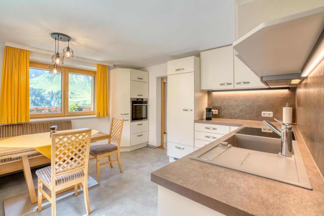 Hus24 Aparthotel Schröcken Exteriör bild